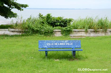 Postcard Libreville (GA) - a signature bench