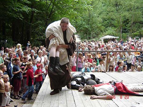 Postcard Medieval Fest: Theater