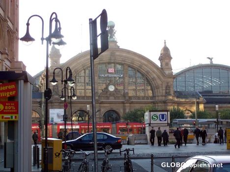 Postcard The very busy Hauptbahnhof (train station)