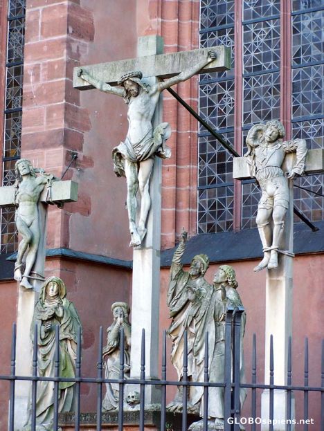 Postcard The crucifixion by the Kaiserdom