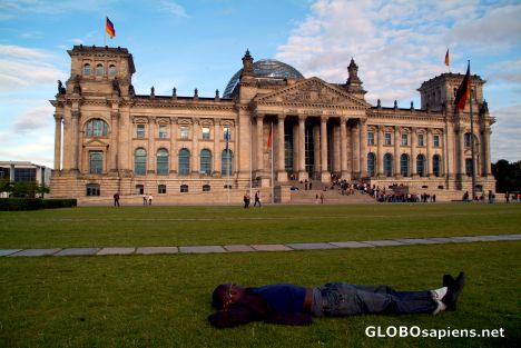 Postcard Berlin - Grass before Reichstag