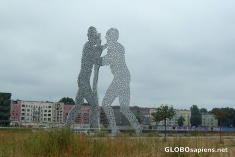 Postcard Berlin - Molecule Man