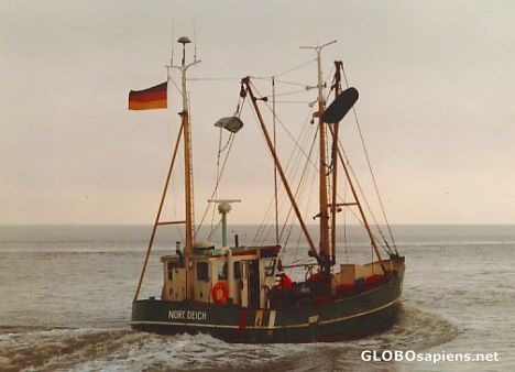 Postcard Fisher boat heading for the island of Norderney