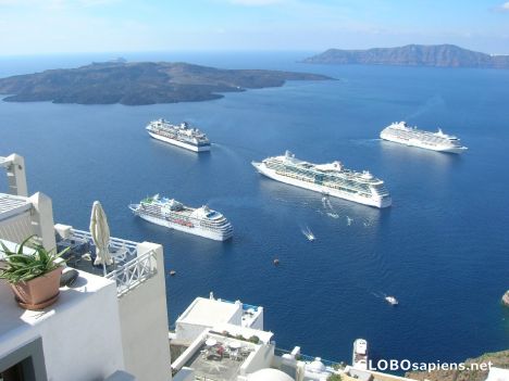 Postcard Santorini has more cruises than fishing boats