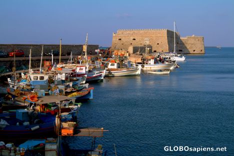 Postcard Iraklion - fishing harbour & small fort