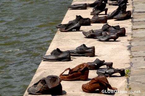Postcard Budapest (HU) - shoes and boots at the Danube