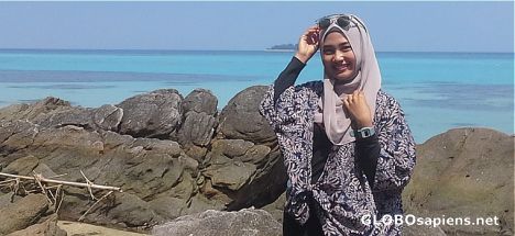 Postcard Indonesian lady on the beach
