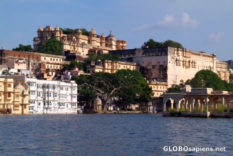 Postcard Udaipur - City Palace seen from the lake