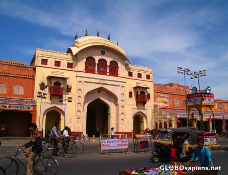 Postcard Jaipur - city gate through the traffic