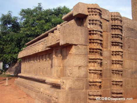 Postcard Mahabalipuram 19 - carvings of pillars