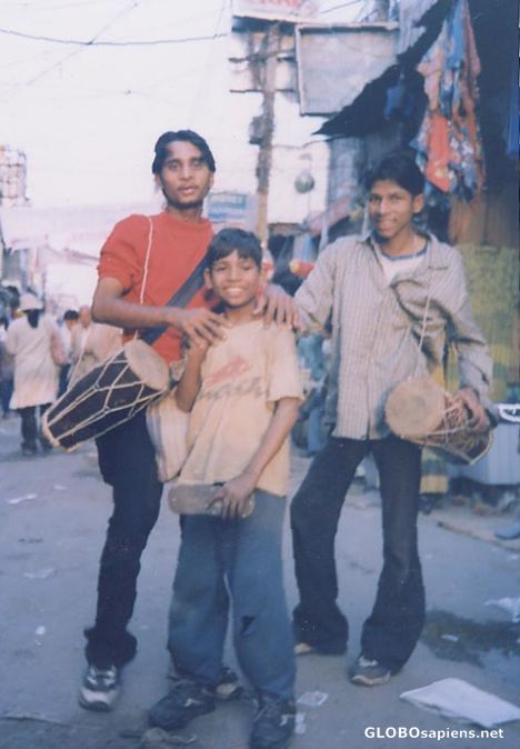 Postcard Kiki and his buddies in Delhi