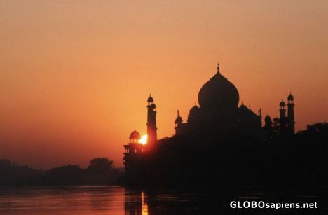 Postcard The Majestic Taj Mahal