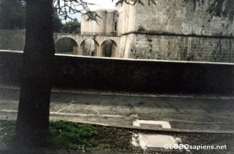 Postcard L'Áquila - side view of drawbridge