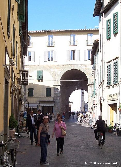 Postcard Main north-south drag, Lucca