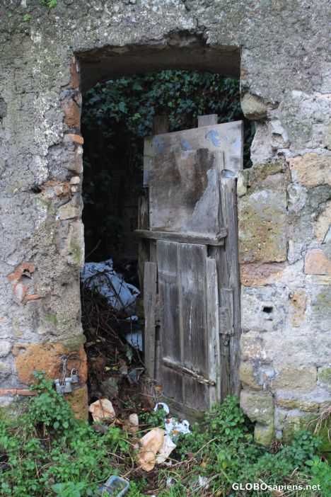 Postcard doors in Rignano Flaminio