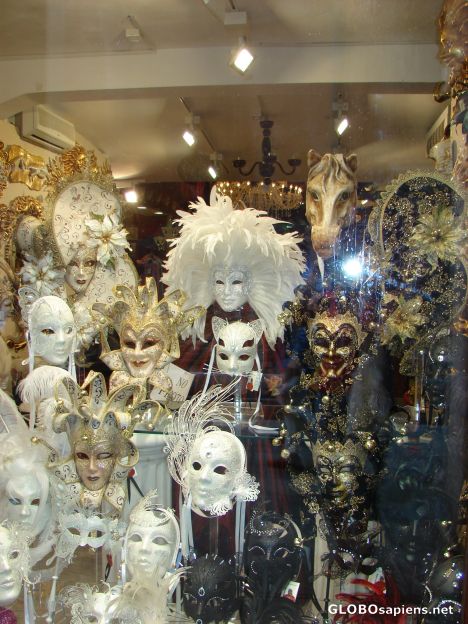 Postcard The shop with Venetian masks