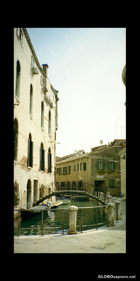 Postcard Curved buildings, boats and canals