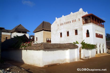 Postcard Lamu - whitewashed mansion