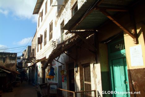 Postcard Lamu - narrow street