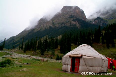 Postcard Barskoon - yurts in the valley
