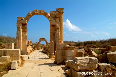 Postcard Leptis Magna (LY) - arches along the main avenue