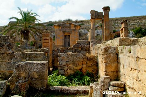 Postcard Cyrene - a grand mansion