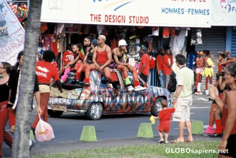 Postcard Caribbean Carnival - Mardi Gras - The cars (2)