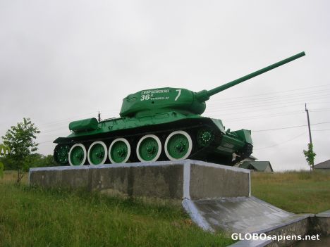 Postcard Monument to the tank