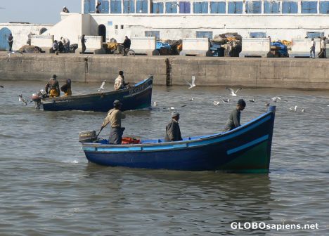 Postcard Returning fishermen
