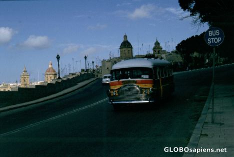 Postcard Malta, Valetta, Oldtimer