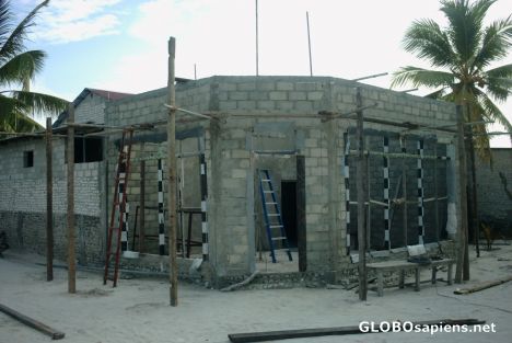 Postcard Malediven rebuild of a house after damaged by tsun