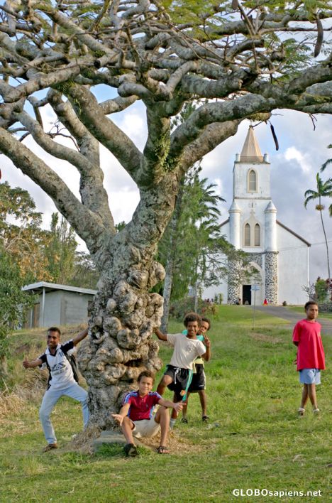 Postcard Pouebo Church,  New Caledonian kids