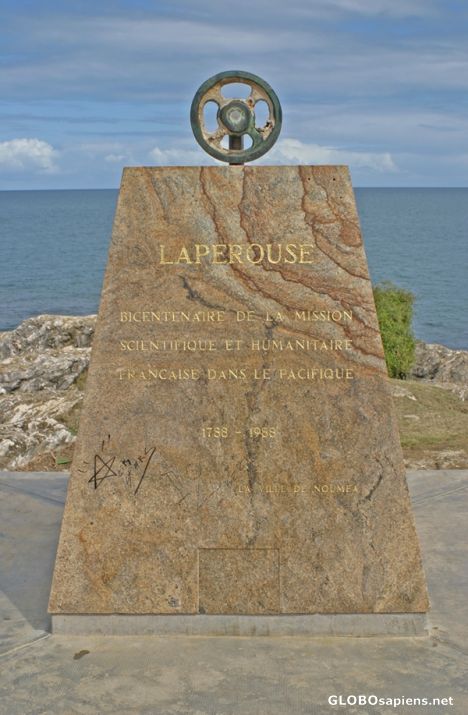 Postcard Noumea, Anse Vata: Monument to La Pérouse