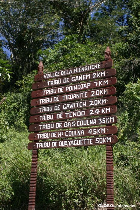 Postcard Typical New Caledonian wooden roadsign -Hienghene