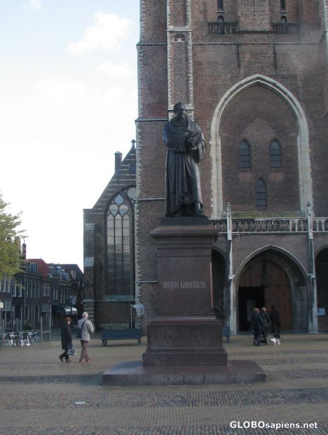 Postcard Hugo Grotius Statue