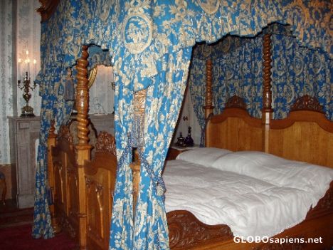 Postcard fourposter bed