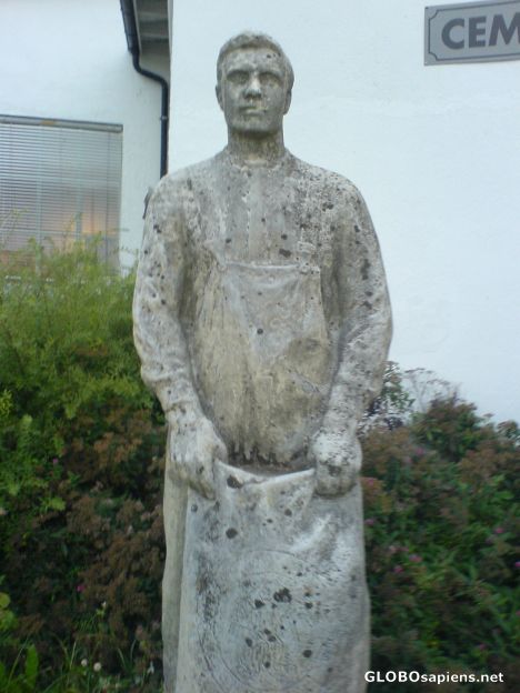 Postcard Statue of cement-factory worker