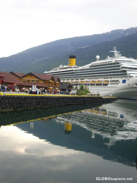 Postcard Cruise ship vs Flåm