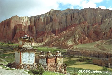 Postcard Chortens in front of the red rocks of Dhakmar