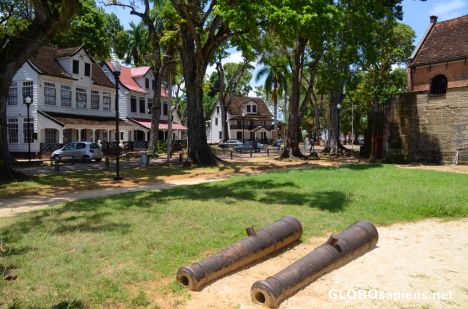 Postcard Paramaribo (SR) - the cannons