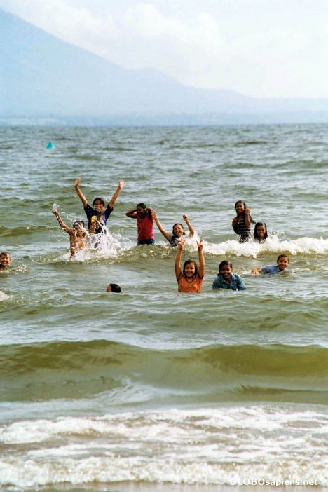 Postcard Lago de Nicaragua (NI) - Locals in the lake