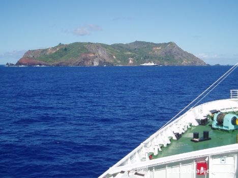 Postcard Pitcairn Island on sight, Hurrah!
