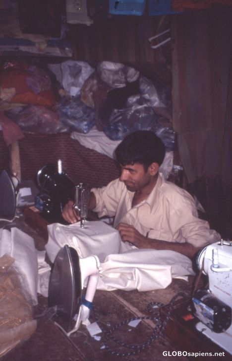 Postcard Skardu, Pakistan, Bazaar, The Tailor's second Hand