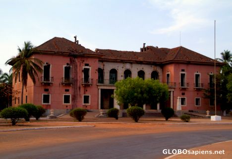 Postcard Bissau - Ruined Presidential Palace
