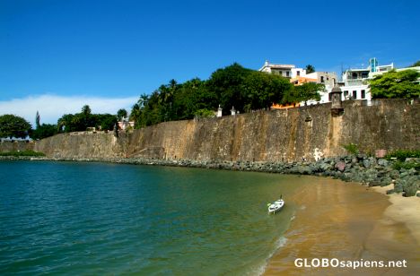 Postcard San Juan - a tiny beach by the walls