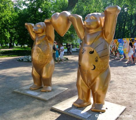 Postcard Saint Petersburg - United Buddy Bears