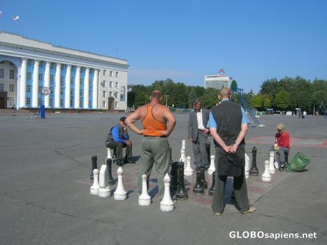 Postcard Playing chess in Lenin birth town