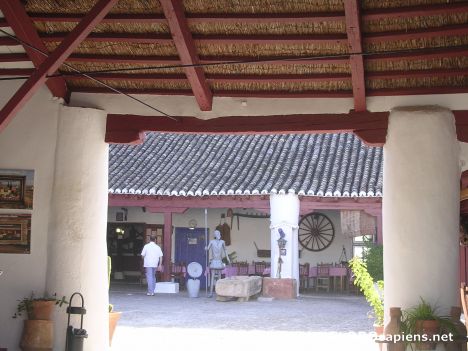 Postcard The entrance to the inn in Puerto Lápice