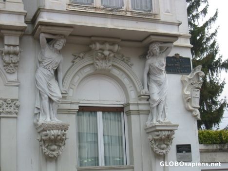 Postcard Motives in the façade