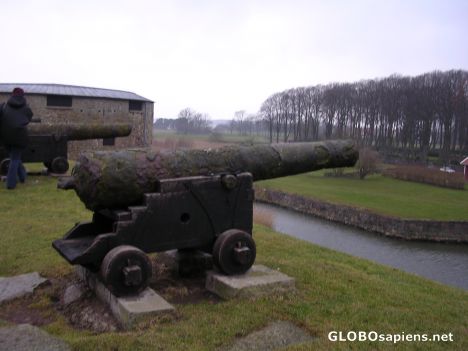 Postcard Kalmar Castle - old cannons